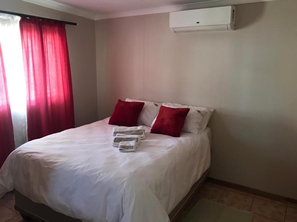 Urbanlife Keetmanshoop Accommodation Exterior foto
